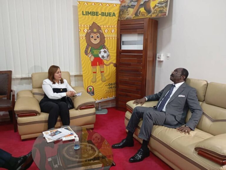 Mme Bouchra HAJIJ et M. Bello BOURDANNE reçus par Monsieur le Ministre des Sports et de l&rsquo;Éducation Physique Camerounais, le Pr NARCISSE MOUELLE KOMBI.