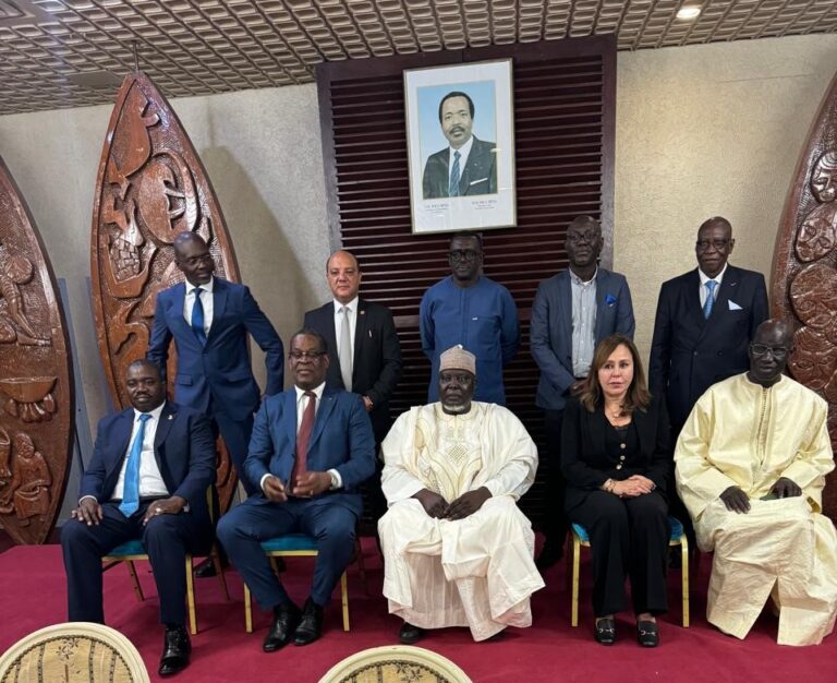 Visite de Mme. BOUCHRA HAJIJ Présidente de la CAVB au siège du Comité National Olympique et Sportif du Cameroun (CNOSC) à Yaoundé Cameroun. Le 13.10.2024