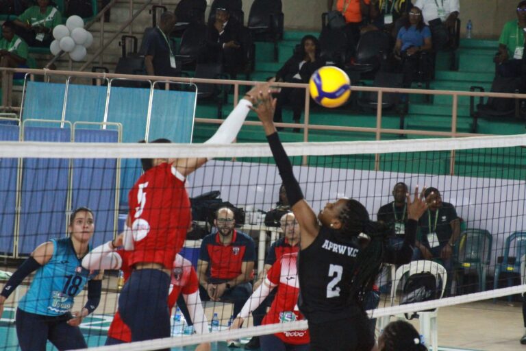 Victoire de l’APR face au CFC : une bataille acharnée en ouverture du Championnat d’Afrique des clubs féminins de volley-ball 2025