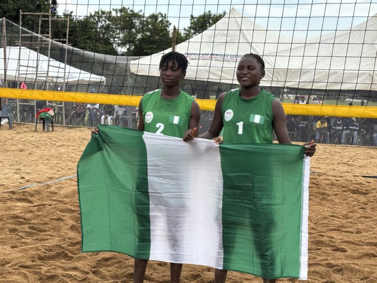 Pamela Miyoum Bawa et Joy Lawrence sacrées championnes U18 de beach-volley 2025 à Abuja