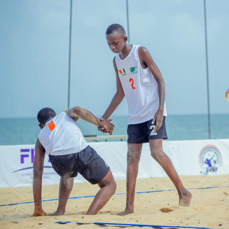 Deux prodiges ivoiriens de 15 ans incarnent l’avenir du beach-volley africain